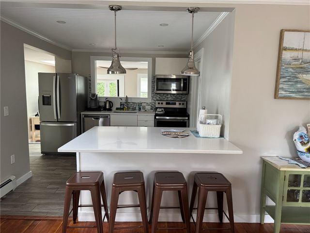53 Center Avenue, Middletown, RI 02842