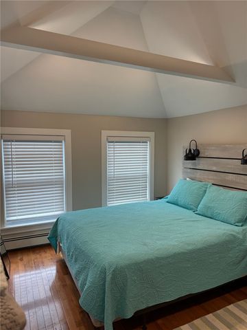 53 Center Avenue, Middletown, RI 02842