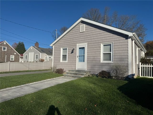 53 Center Avenue, Middletown, RI 02842