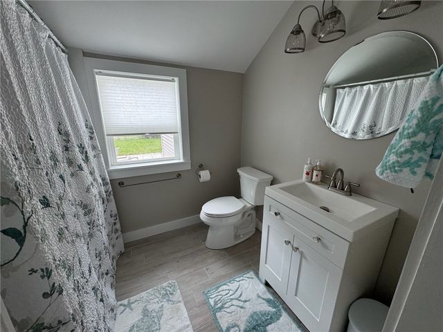 53 Center Avenue, Middletown, RI 02842