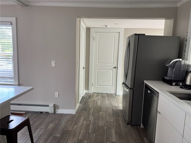 53 Center Avenue, Middletown, RI 02842