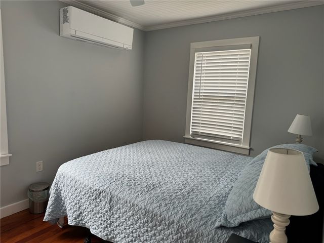 53 Center Avenue, Middletown, RI 02842
