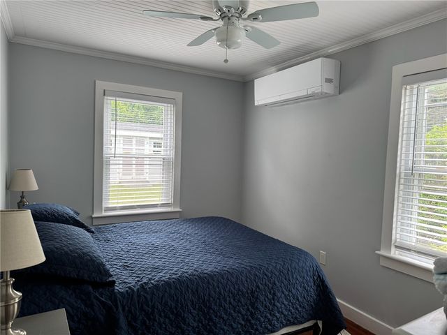 53 Center Avenue, Middletown, RI 02842