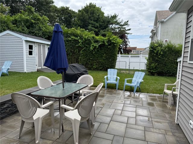 53 Center Avenue, Middletown, RI 02842