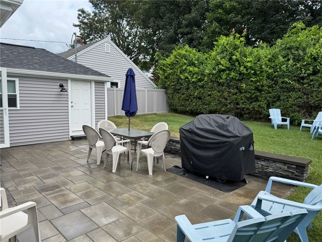 53 Center Avenue, Middletown, RI 02842