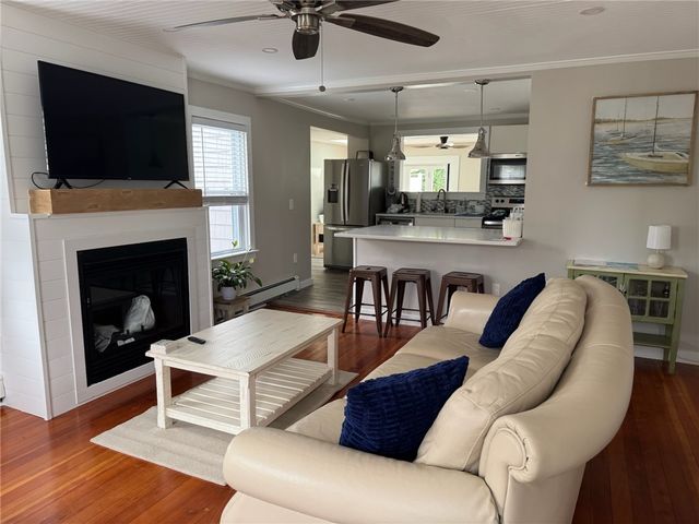 53 Center Avenue, Middletown, RI 02842