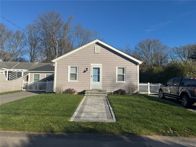 53 Center Avenue, Middletown, RI 02842