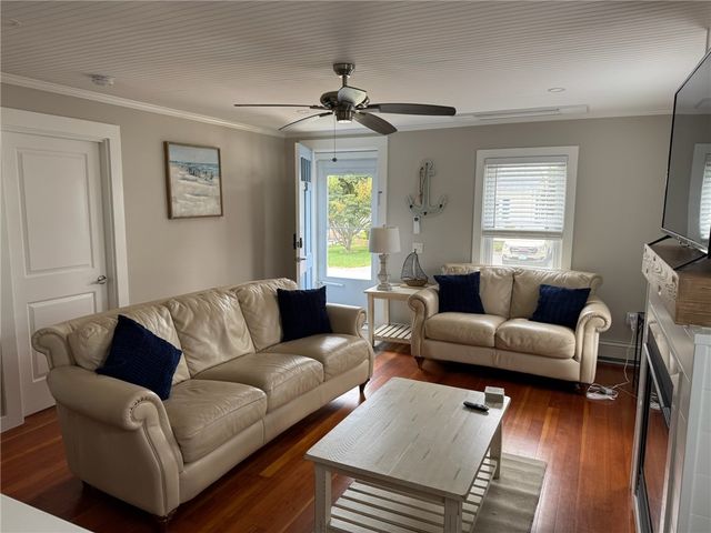 53 Center Avenue, Middletown, RI 02842