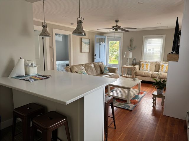 53 Center Avenue, Middletown, RI 02842