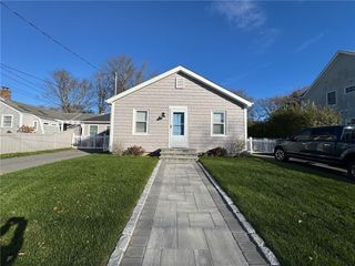53 Center Avenue, Middletown, RI 02842