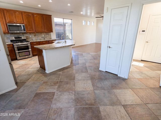 2513 W FLORENTINE Road, Phoenix, AZ 85086