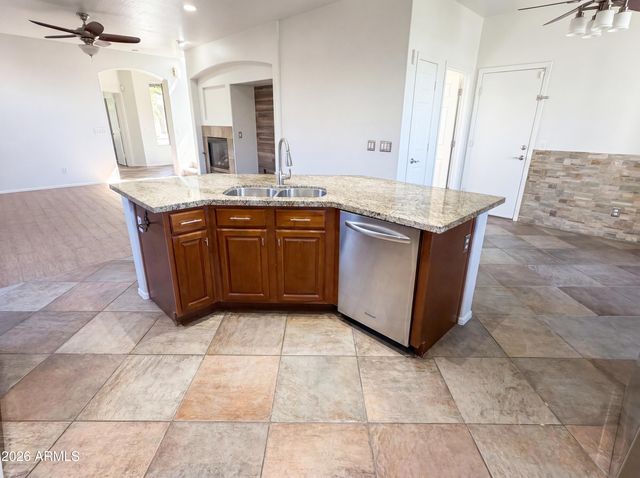 2513 W FLORENTINE Road, Phoenix, AZ 85086