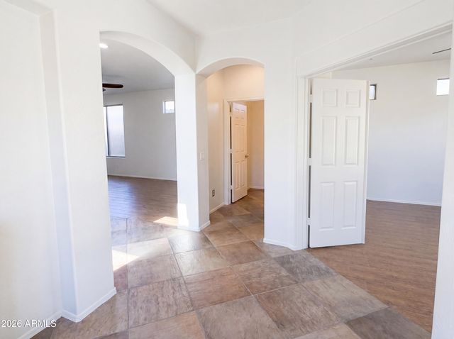 2513 W FLORENTINE Road, Phoenix, AZ 85086