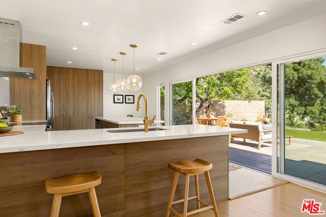 2710 Rock Pine Lane, La Crescenta, CA 91214