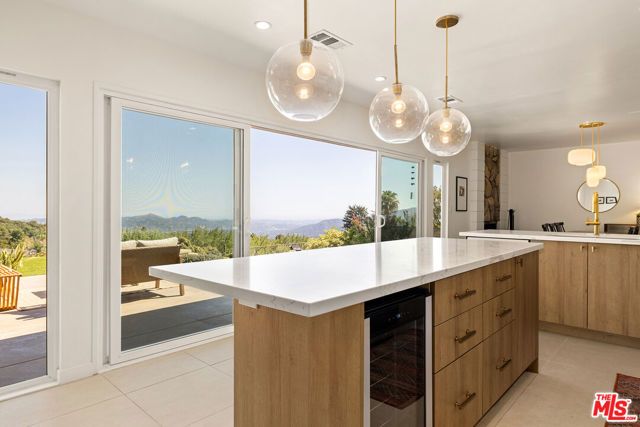 2710 Rock Pine Lane, La Crescenta, CA 91214