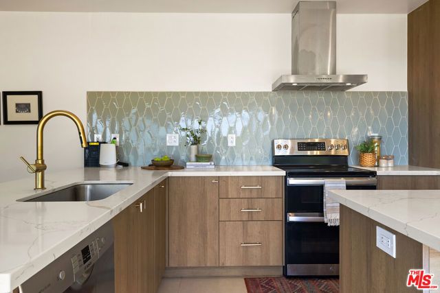 2710 Rock Pine Lane, La Crescenta, CA 91214