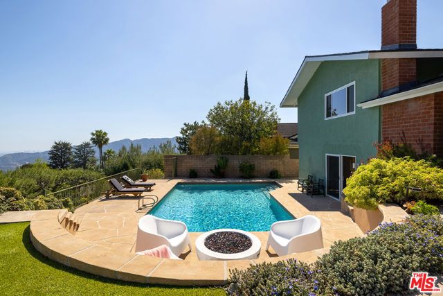 2710 Rock Pine Lane, La Crescenta, CA 91214