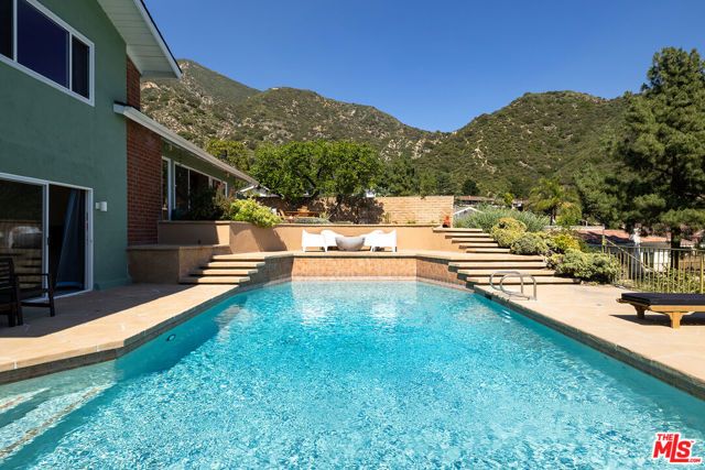 2710 Rock Pine Lane, La Crescenta, CA 91214