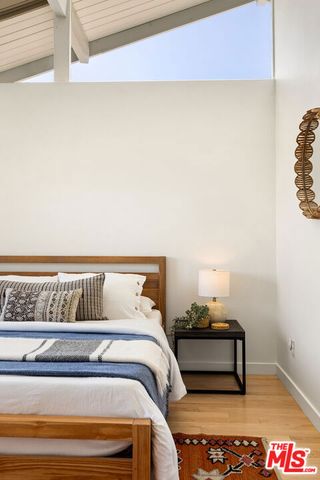 2710 Rock Pine Lane, La Crescenta, CA 91214