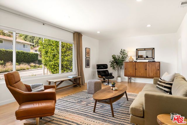 2710 Rock Pine Lane, La Crescenta, CA 91214