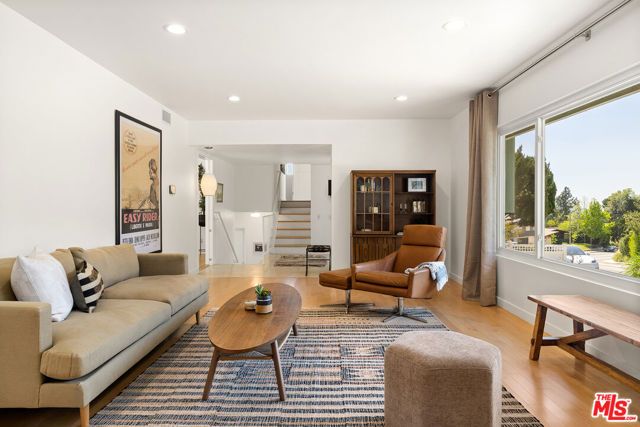 2710 Rock Pine Lane, La Crescenta, CA 91214