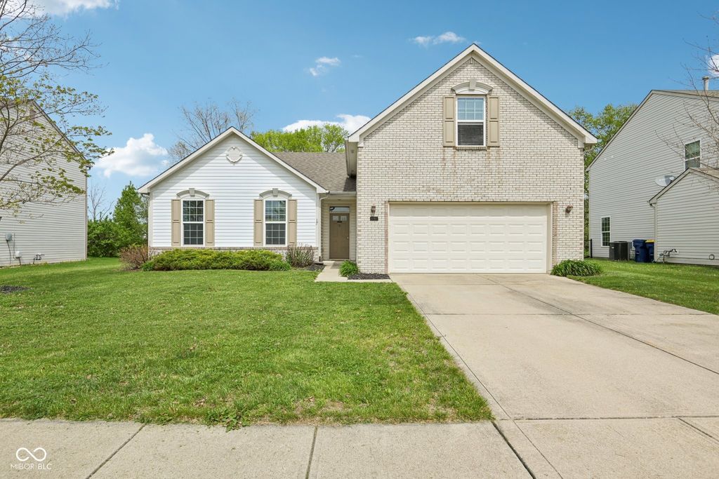 5792 W Port Drive, Mccordsville, IN 46055