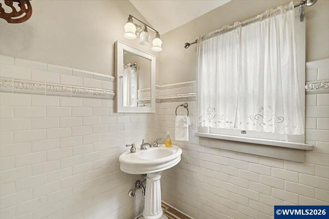 404 SW 6th St, Corvallis, OR 97333