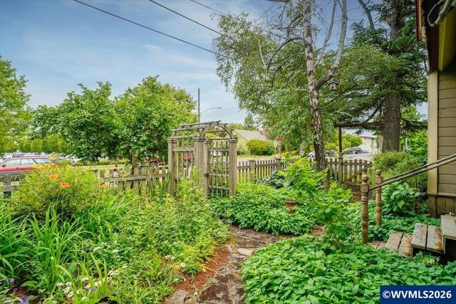 404 SW 6th St, Corvallis, OR 97333