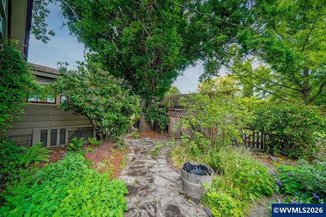 404 SW 6th St, Corvallis, OR 97333