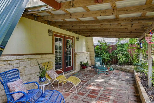 898 BUERGER LN, Seguin, TX 78155