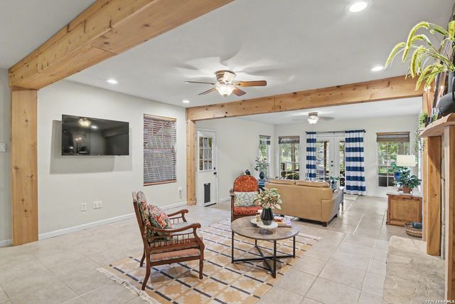 898 BUERGER LN, Seguin, TX 78155