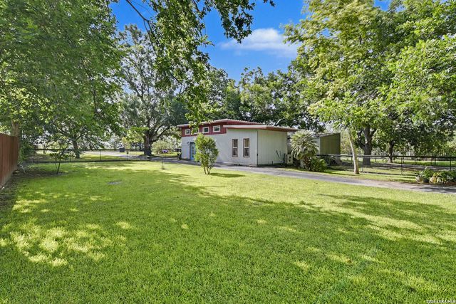 898 BUERGER LN, Seguin, TX 78155