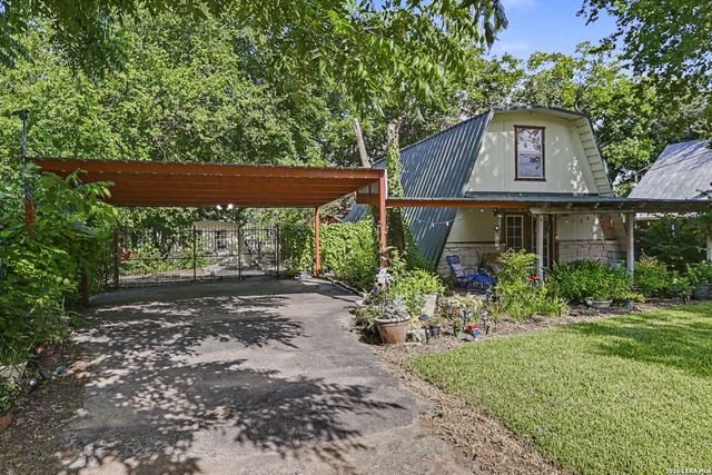 898 BUERGER LN, Seguin, TX 78155