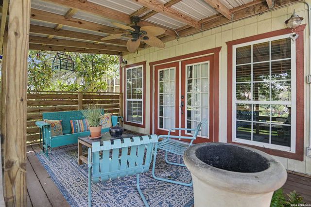898 BUERGER LN, Seguin, TX 78155