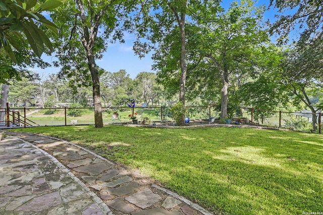 898 BUERGER LN, Seguin, TX 78155