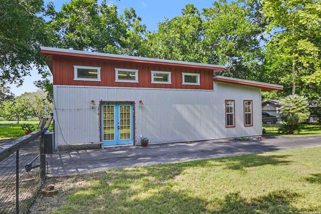 898 BUERGER LN, Seguin, TX 78155