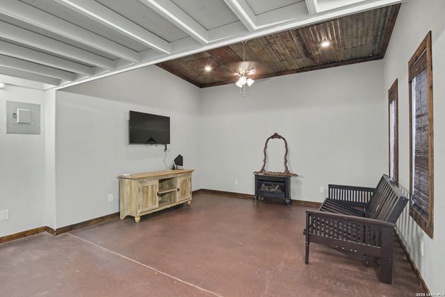 898 BUERGER LN, Seguin, TX 78155