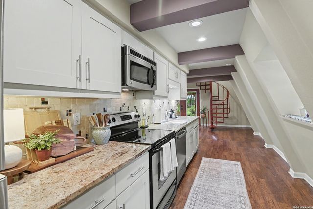 898 BUERGER LN, Seguin, TX 78155