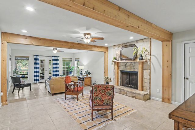 898 BUERGER LN, Seguin, TX 78155