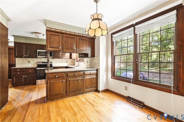 2725 Queenswood Rd, Midlothian, VA 23113