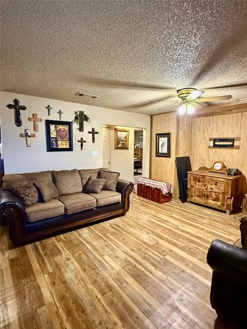 555 S Allen Street, Boyd, TX 76023