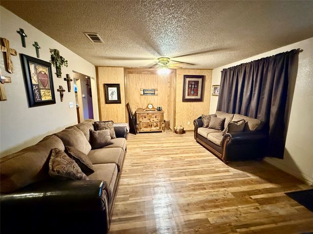 555 S Allen Street, Boyd, TX 76023