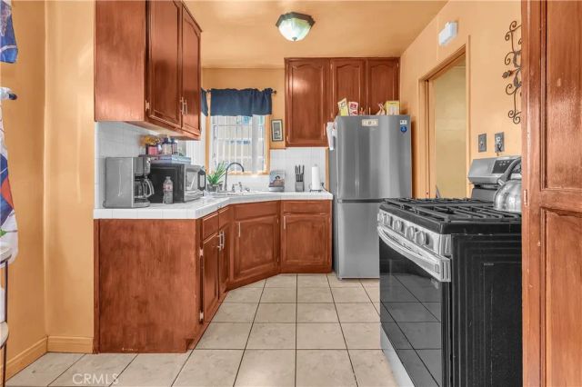 3023 E 64th St, Long Beach, CA 90805