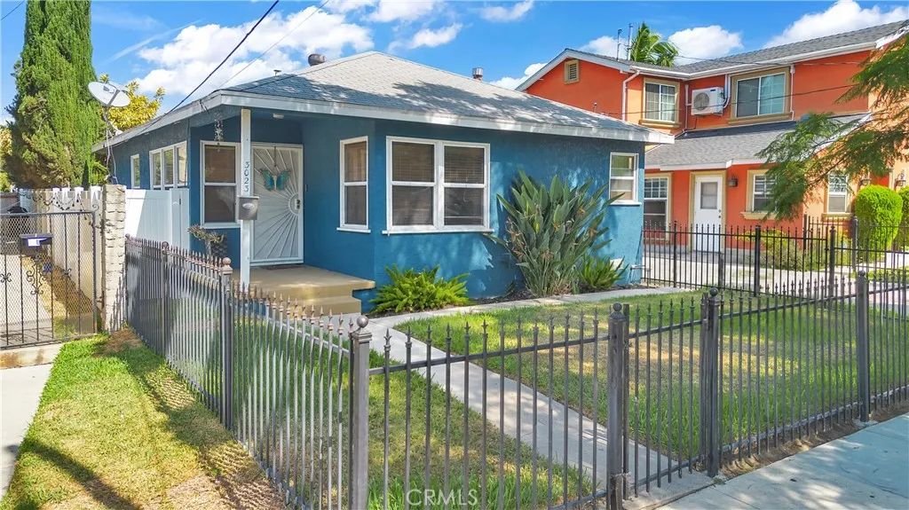 3023 E 64th St, Long Beach, CA 90805