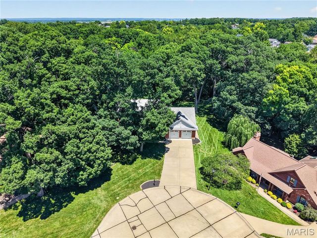 4 Woodford Place, St Charles, MO 63301