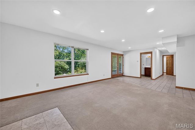4 Woodford Place, St Charles, MO 63301