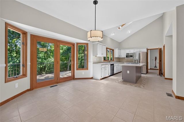 4 Woodford Place, St Charles, MO 63301