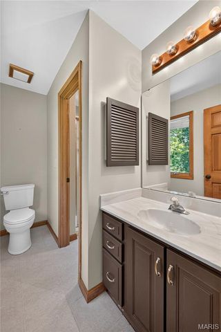 4 Woodford Place, St Charles, MO 63301