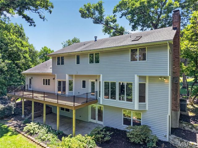 4 Woodford Place, St Charles, MO 63301