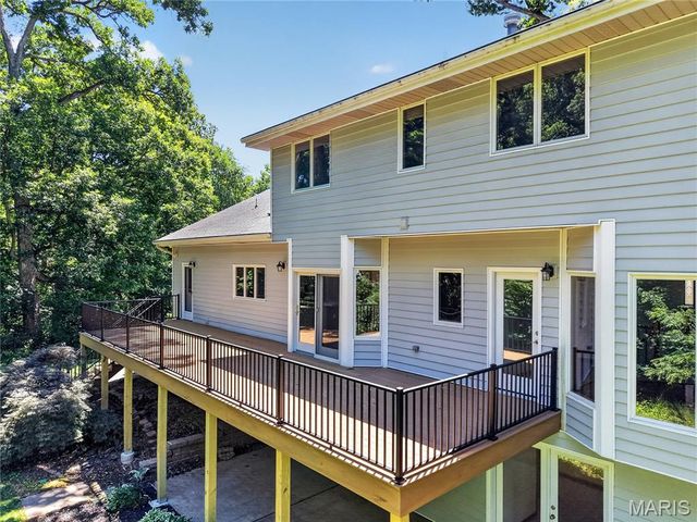 4 Woodford Place, St Charles, MO 63301